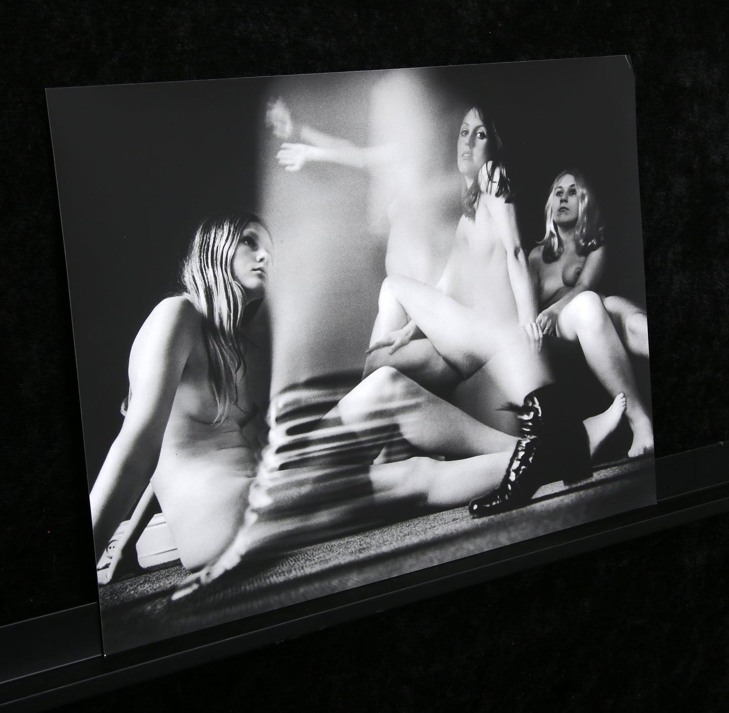 Székessy, Karin - Girls as Still Lifes - 6 Original b/w Photographs - hand signed