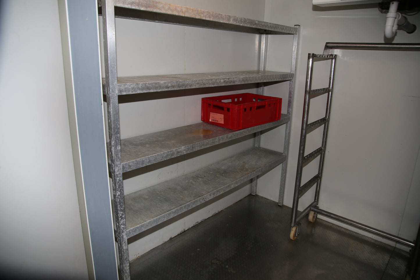 Cold storage - with shelves and electronics