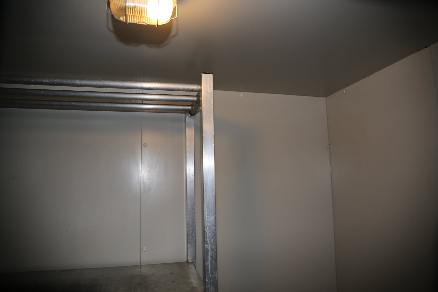 Cold storage - with shelves and electronics