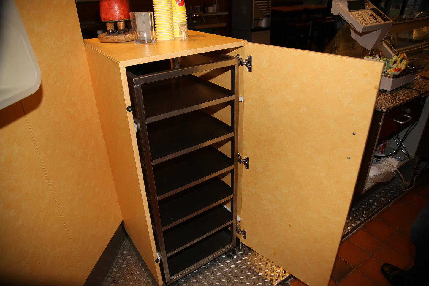 Geschirrwagen - Abtropfwagen - Edelstahl im Kastenschrank