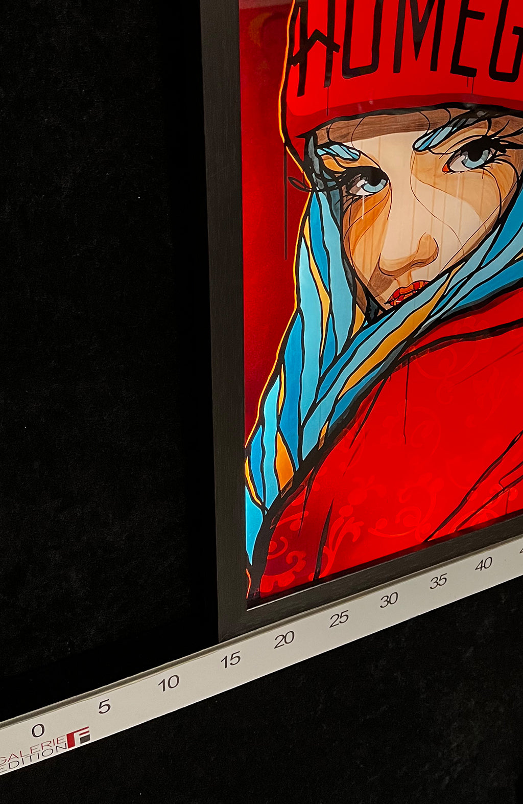 El Bocho - Homegirl - Lightbox - eingefasst im Holzrahmen - handsigniert