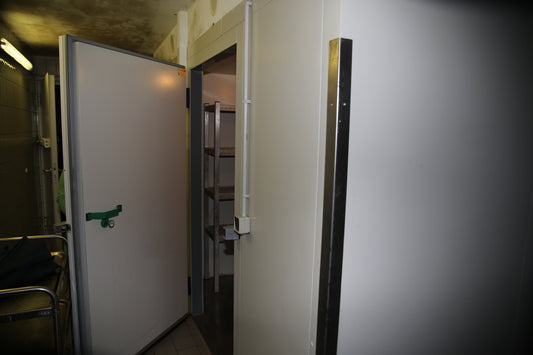 Cold storage - with shelves and electronics