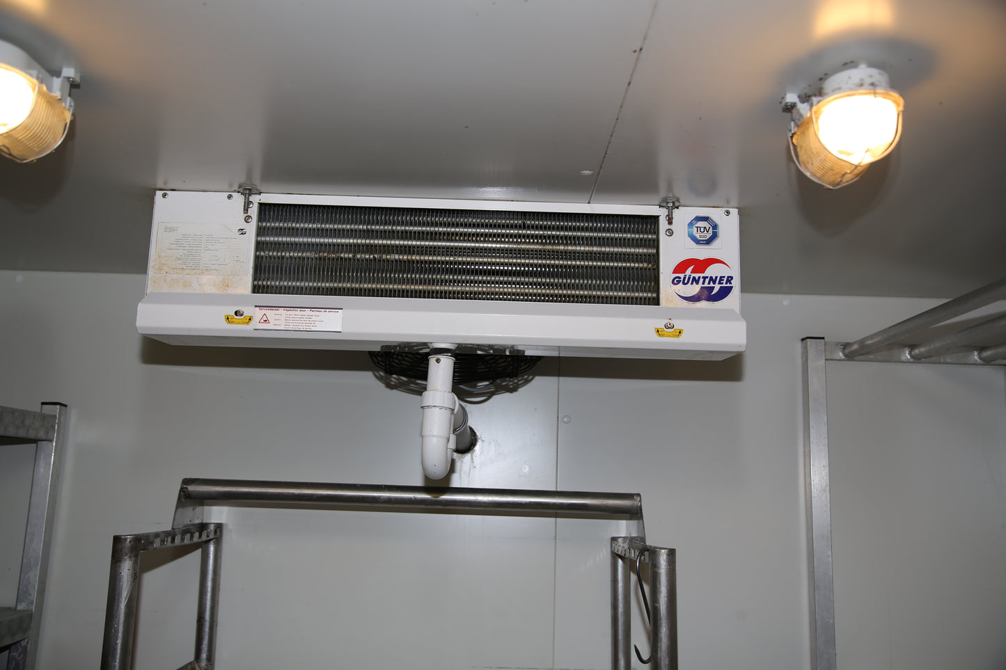 Cold storage - with shelves and electronics