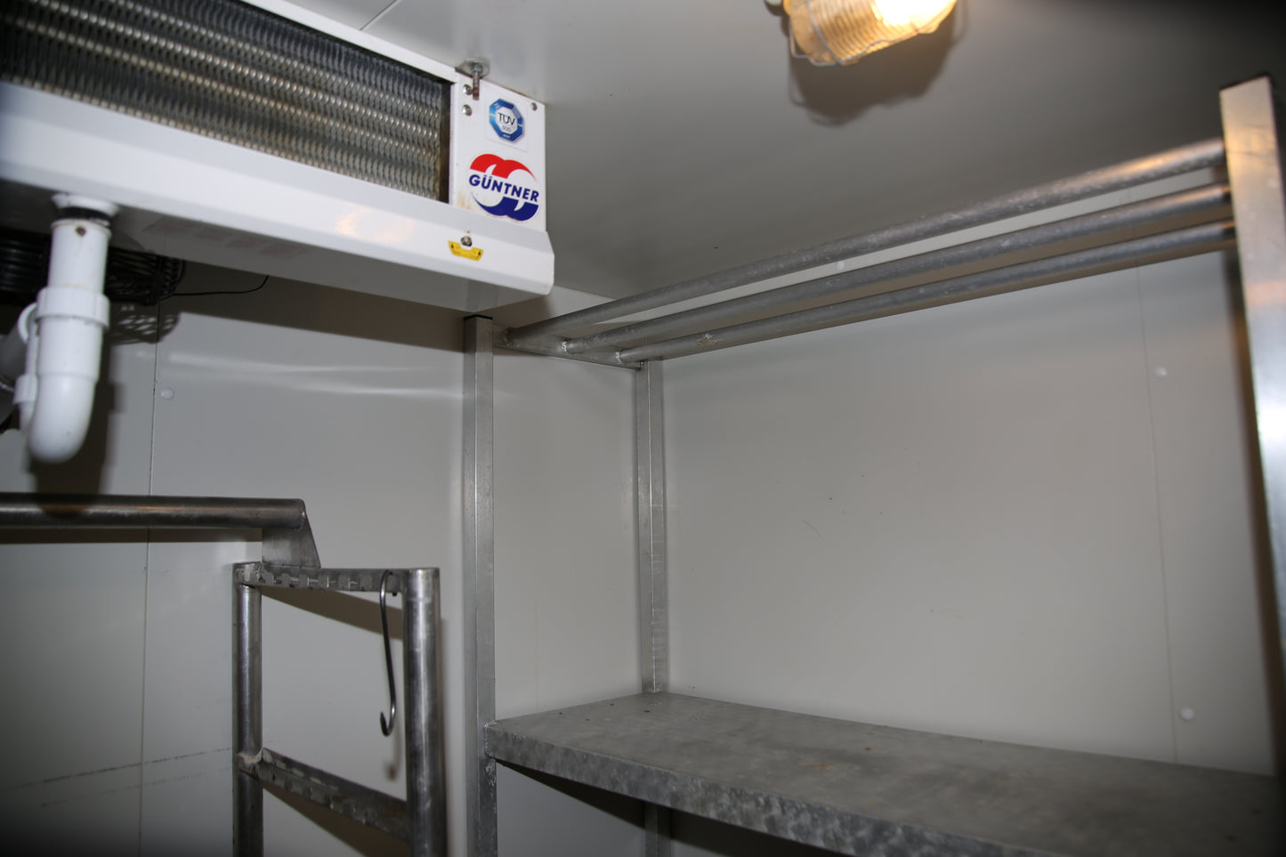 Cold storage - with shelves and electronics