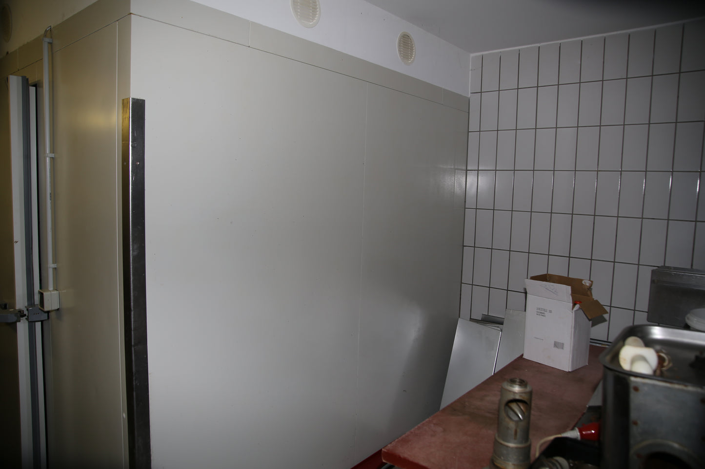 Cold storage - with shelves and electronics