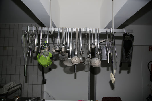 Zubehör - Küchenutensilien - Fleischerhaken - Töpfe - Bräter - etc.