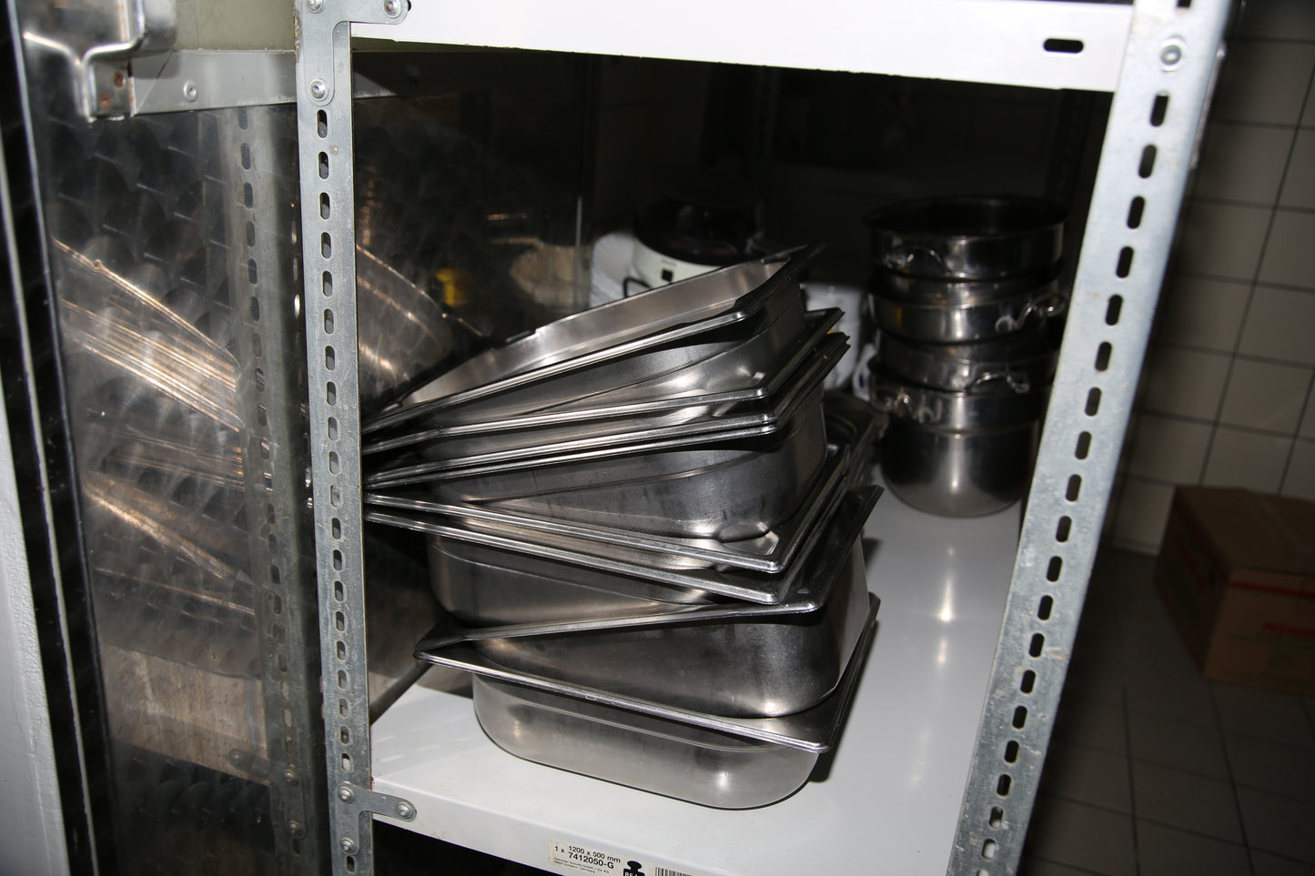 Zubehör - Küchenutensilien - Fleischerhaken - Töpfe - Bräter - etc.
