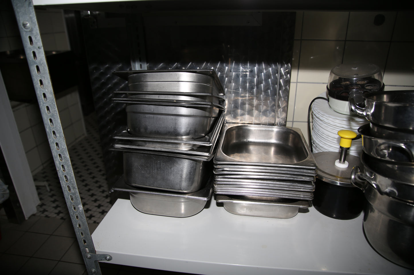 Zubehör - Küchenutensilien - Fleischerhaken - Töpfe - Bräter - etc.